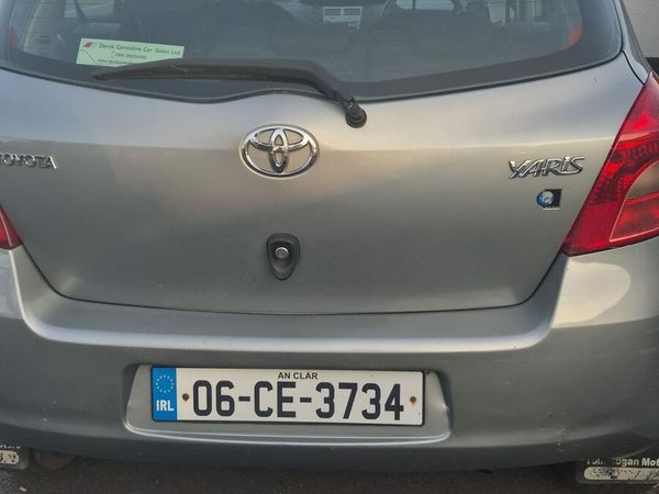 Toyota Yaris Hatchback, Petrol, 2006, Silver