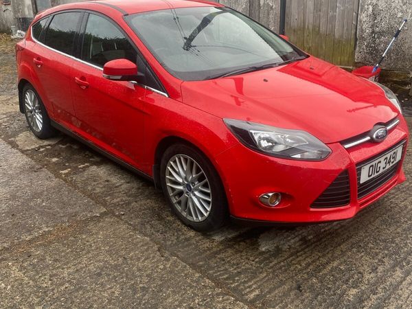 Ford Focus Hatchback, Diesel, 2015, Red