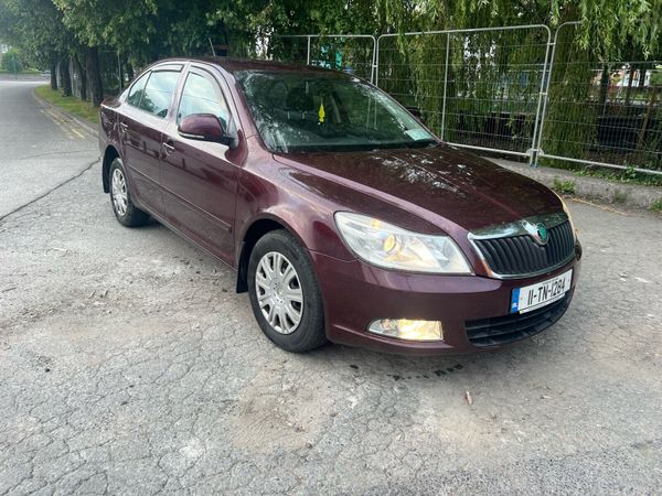 Skoda Octavia Saloon, Diesel, 2011, Red