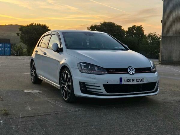 Volkswagen Golf Hatchback, Petrol, 2014, White