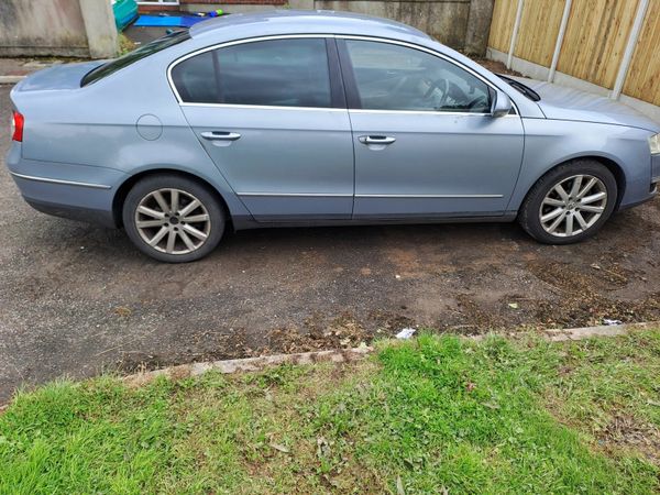 Volkswagen Passat Saloon, Diesel, 2010, Grey