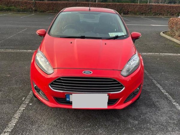 Ford Fiesta Hatchback, Petrol, 2013, Red