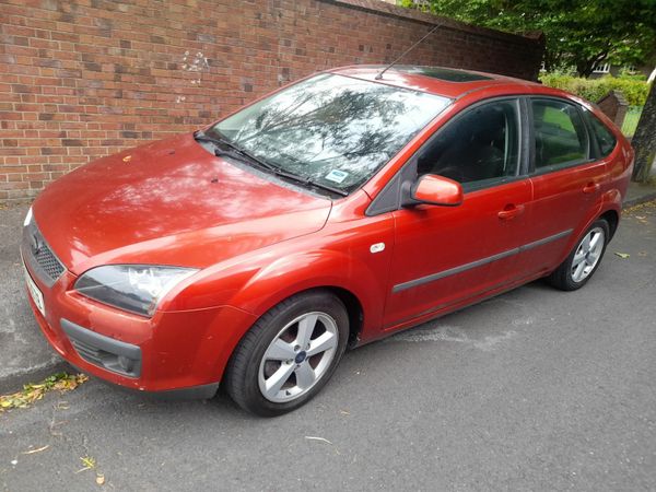 Ford Focus Hatchback, Petrol, 2007, Red