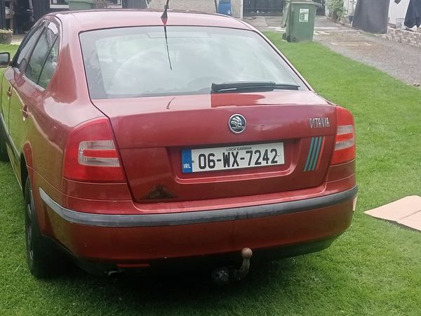 Skoda Octavia Hatchback, Petrol, 2006, Red