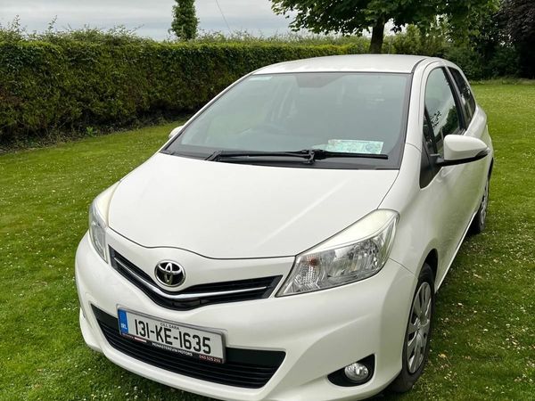 Toyota Yaris Hatchback, Petrol, 2013, White