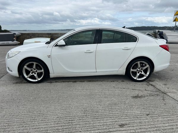 Vauxhall Insignia Hatchback, Diesel, 2012, White
