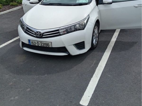 Toyota Corolla Saloon, Diesel, 2015, White