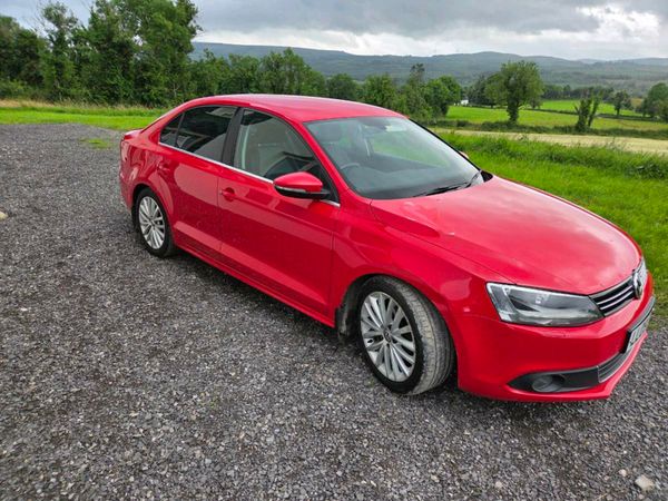 Volkswagen Jetta Saloon, Diesel, 2014, Red