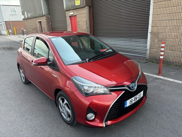 Toyota Yaris Hatchback, Petrol Hybrid, 2015, Red
