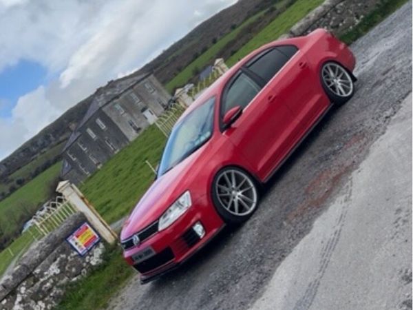 Volkswagen Jetta Saloon, Diesel, 2014, Red
