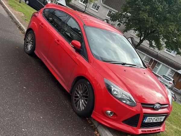 Ford Focus Hatchback, Diesel, 2013, Red