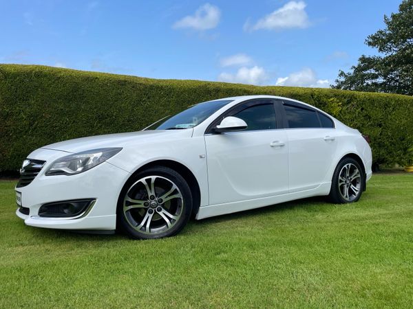 Opel Insignia Saloon, Diesel, 2014, White