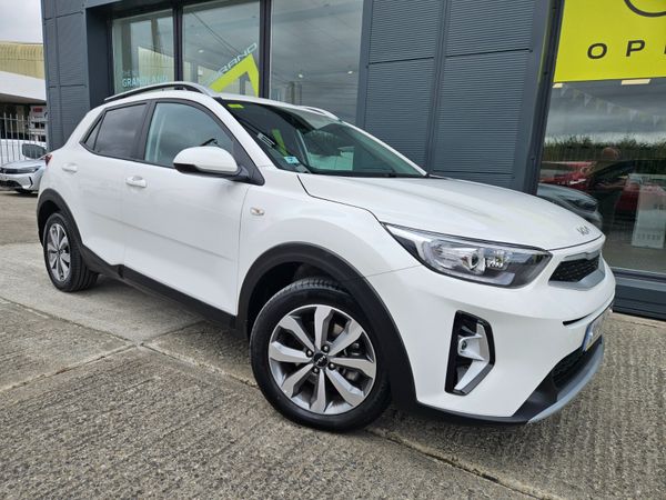 Kia Stonic Estate/Jeep, Petrol, 2024, White