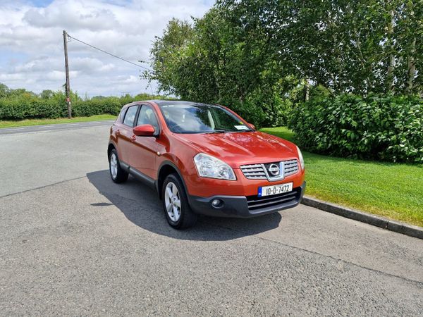 Nissan Qashqai Hatchback, Petrol, 2010, Red