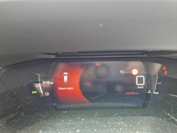 Peugeot 2008 MPV, Petrol, 2023, Blue