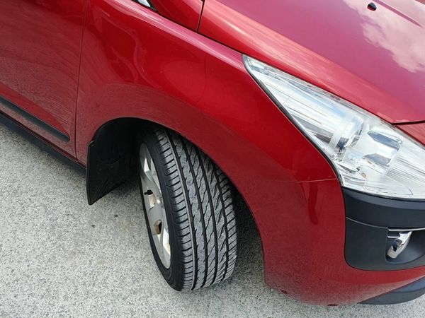 Peugeot 3008 Hatchback, Diesel, 2012, Red