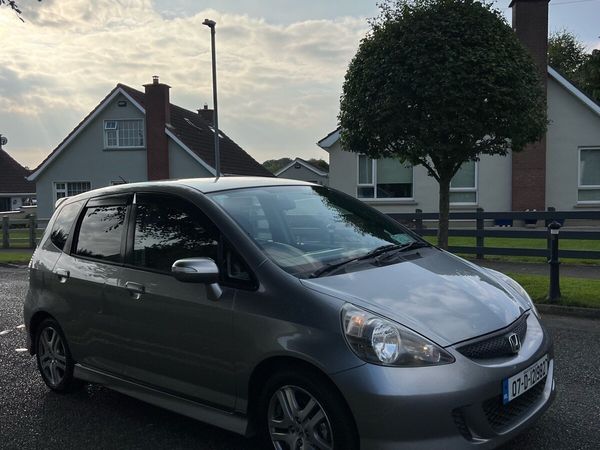 Honda Fit Hatchback, Petrol, 2007, Silver