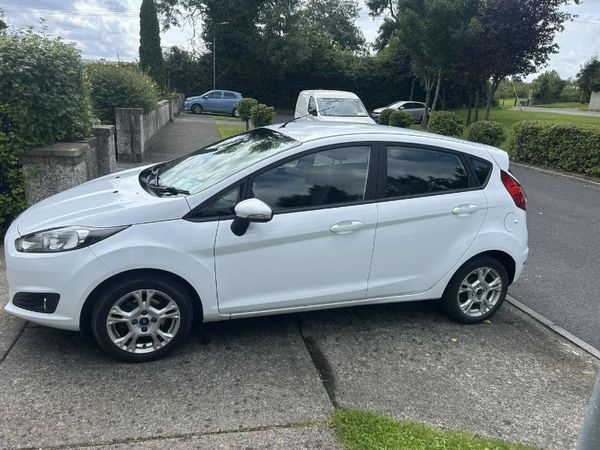 Ford Fiesta Hatchback, Petrol, 2016, White