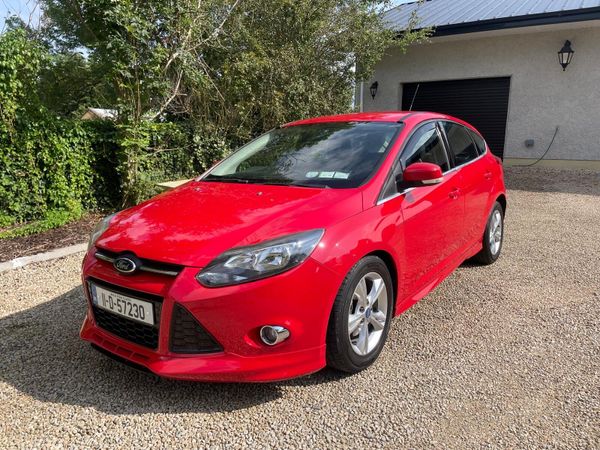 Ford Focus Hatchback, Diesel, 2011, Red