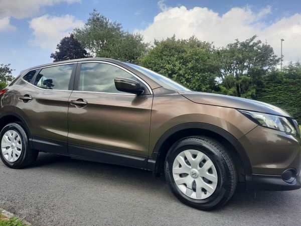 Nissan Qashqai Hatchback, Diesel, 2014, Brown