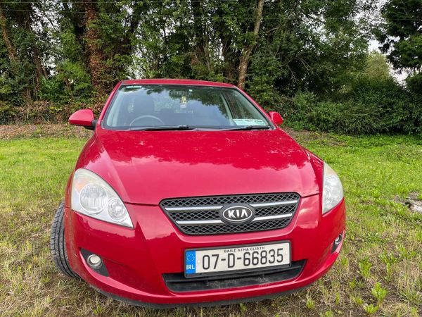 Kia Ceed Hatchback, Petrol, 2007, Red
