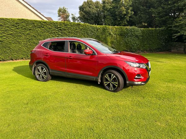 Nissan Qashqai MPV, Petrol, 2019, Red