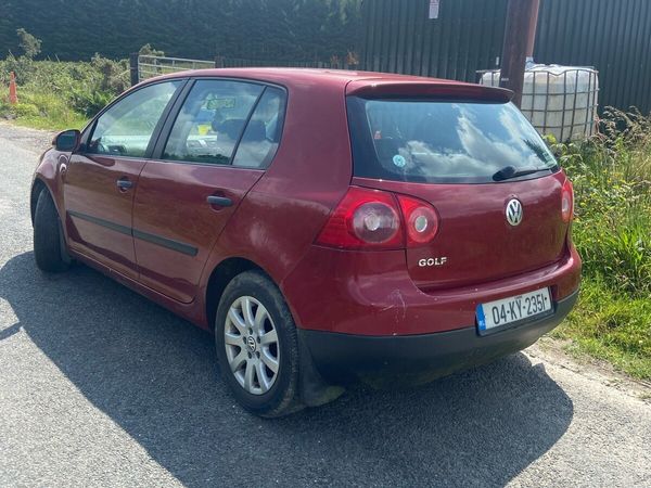 Volkswagen Golf Hatchback, Petrol, 2004, Red