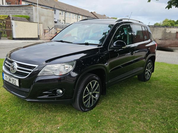 Volkswagen Tiguan SUV, Diesel, 2011, Black