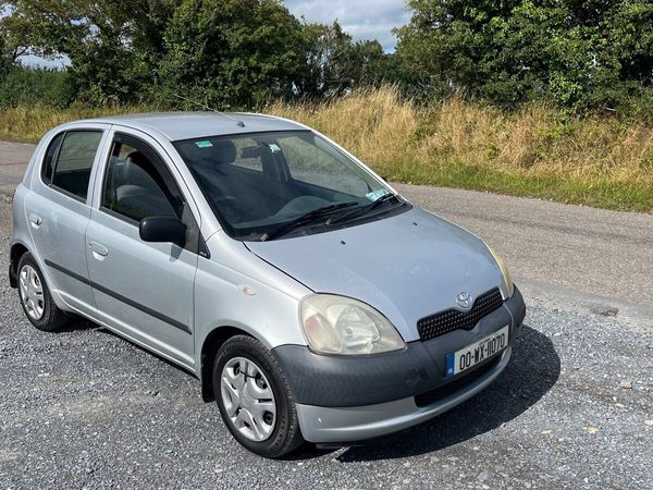 Toyota Yaris Hatchback, Petrol, 2000, Silver