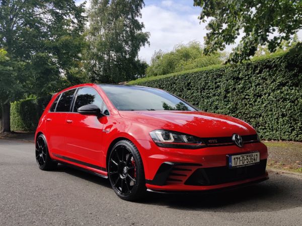 Volkswagen Golf Hatchback, Petrol, 2017, Red