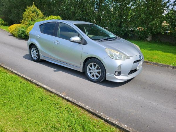 Toyota Aqua Hatchback, Petrol Hybrid, 2013, Silver