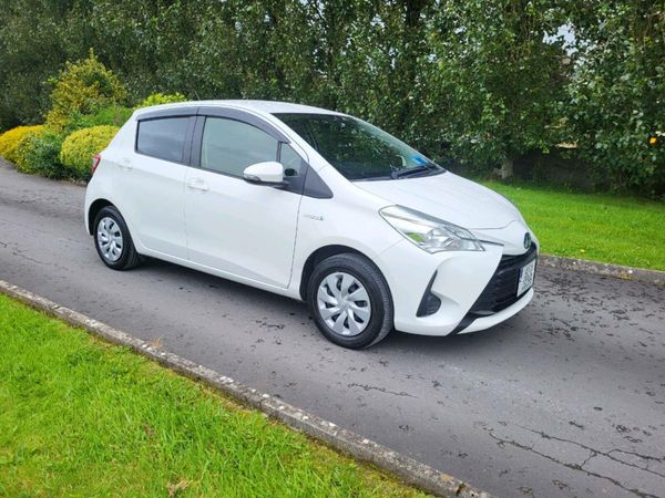 Toyota Vitz Hatchback, Petrol Hybrid, 2018, White