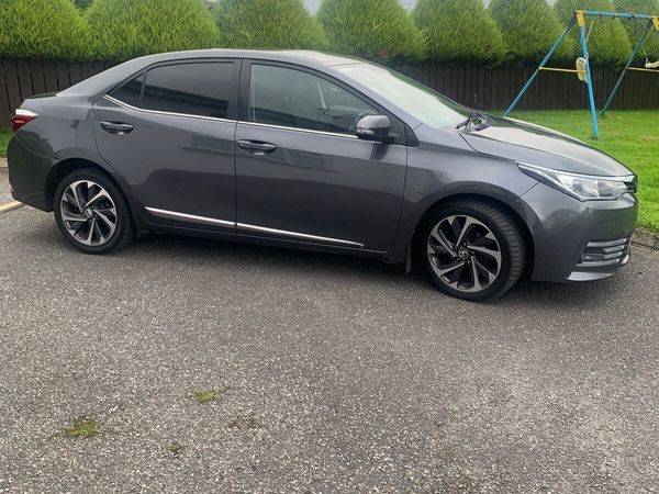 Toyota Corolla Saloon, Diesel, 2017, Grey