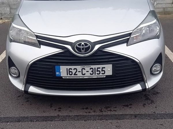 Toyota Yaris Hatchback, Petrol, 2016, Silver