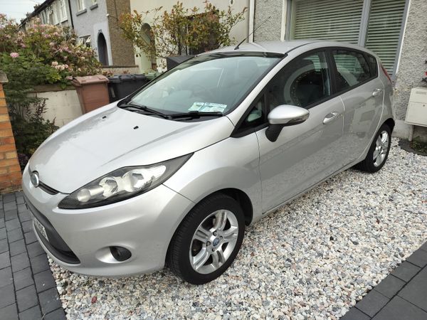 Ford Fiesta Hatchback, Petrol, 2009, Silver