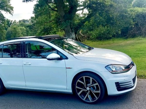 Volkswagen Golf Estate, Diesel, 2016, White