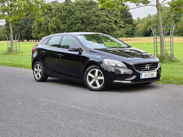 Volvo V40 Hatchback, Diesel, 2014, Black