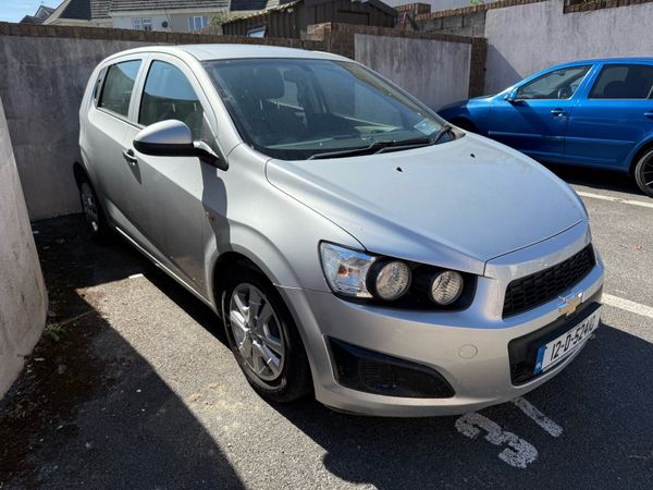 Chevrolet Aveo Hatchback, Petrol, 2012, Silver