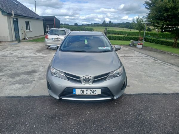 Toyota Auris Hatchback, Diesel, 2013, Grey