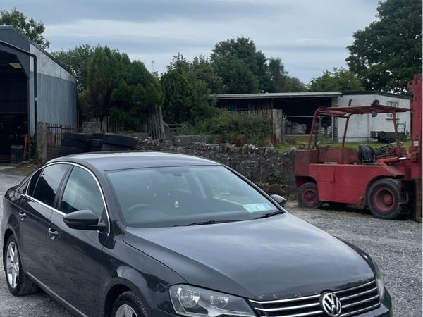 Volkswagen Passat Saloon, Diesel, 2011, Grey