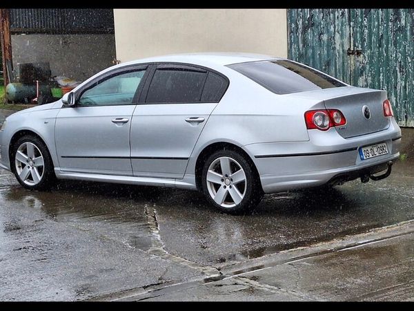 Volkswagen Passat Saloon, Diesel, 2009, Silver