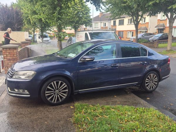 Volkswagen Passat Saloon, Diesel, 2011, Blue