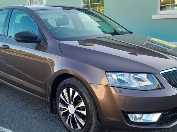 Skoda Octavia Saloon, Diesel, 2015, Brown