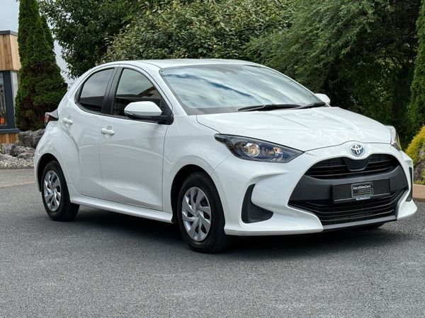 Toyota Yaris Hatchback, Hybrid, 2021, White