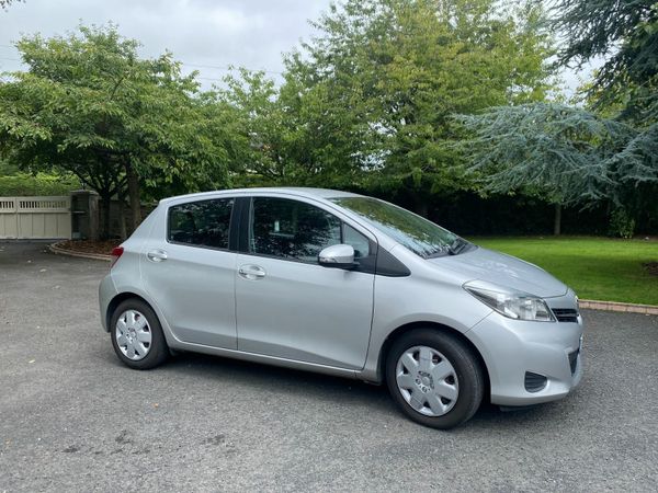Toyota Yaris Hatchback, Petrol, 2012, Silver