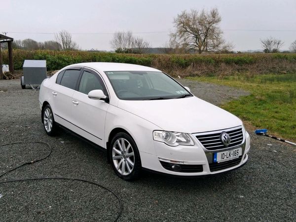 Volkswagen Passat Saloon, Diesel, 2010, White