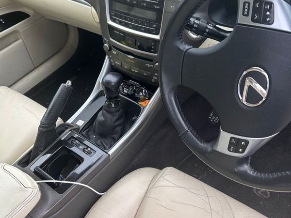 Lexus IS Saloon, Diesel, 2011, Silver