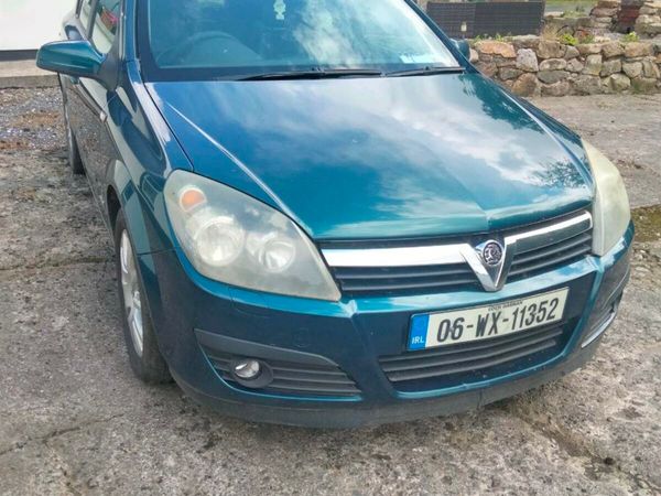 Vauxhall Astra Hatchback, Petrol, 2006, Green