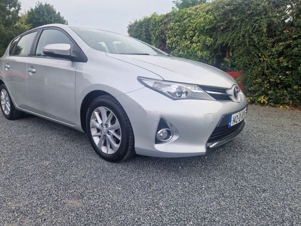 Toyota Auris Hatchback, Diesel, 2014, Silver