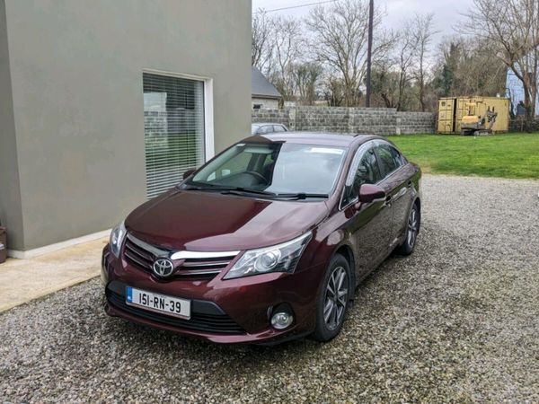 Toyota Avensis Saloon, Diesel, 2015, Red